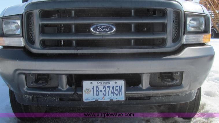 image for item E3797 2004 Ford F450 XL Super Duty utility truck
