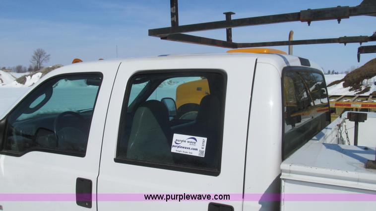 image for item E3797 2004 Ford F450 XL Super Duty utility truck