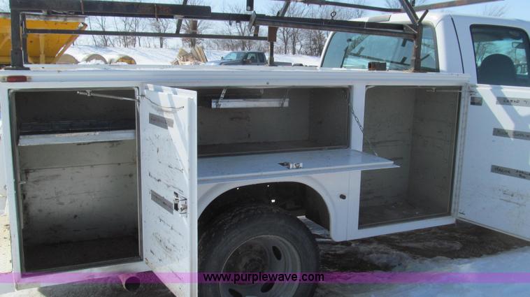 image for item E3797 2004 Ford F450 XL Super Duty utility truck