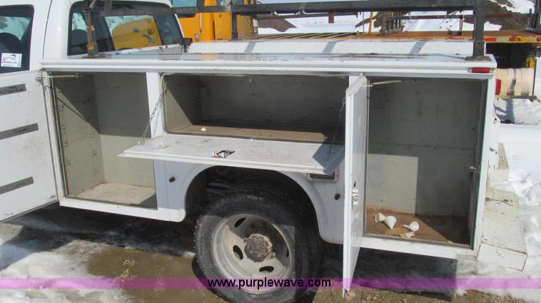 image for item E3797 2004 Ford F450 XL Super Duty utility truck