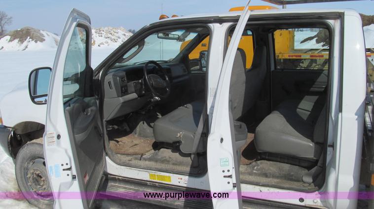 image for item E3797 2004 Ford F450 XL Super Duty utility truck