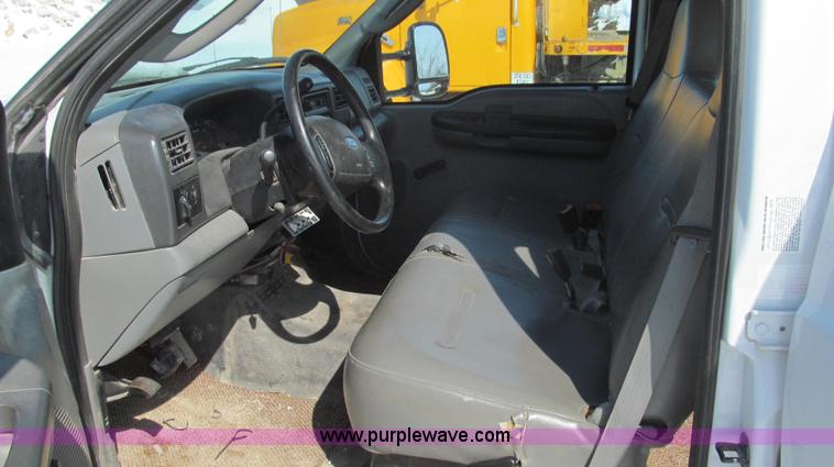 image for item E3797 2004 Ford F450 XL Super Duty utility truck