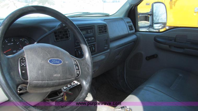 image for item E3797 2004 Ford F450 XL Super Duty utility truck