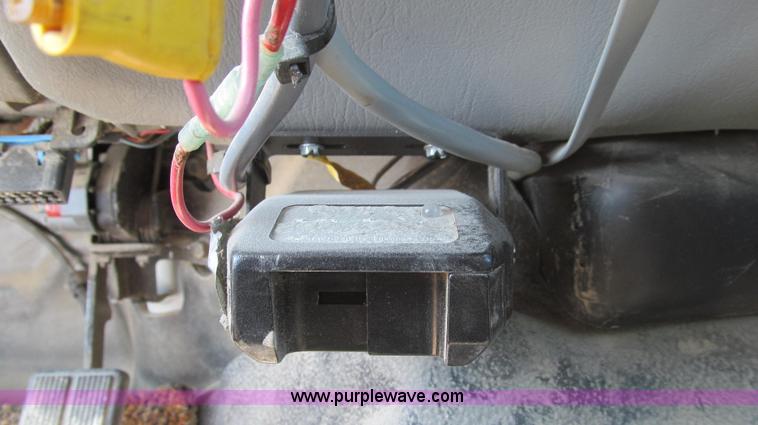 image for item E3797 2004 Ford F450 XL Super Duty utility truck