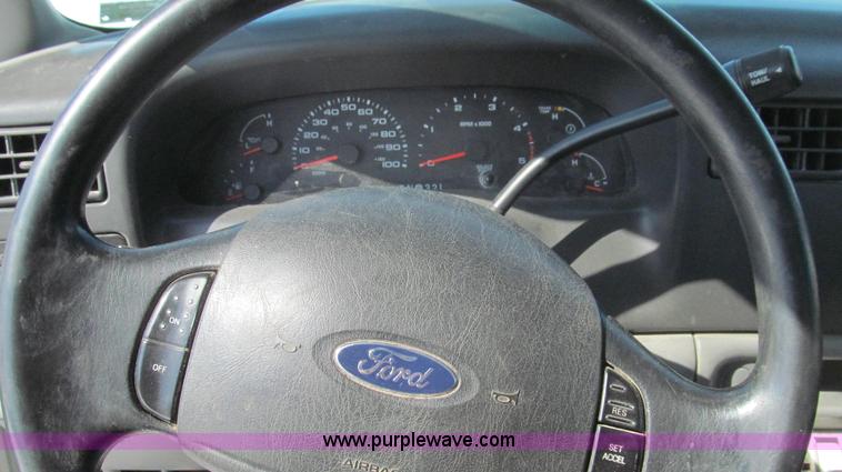 image for item E3797 2004 Ford F450 XL Super Duty utility truck