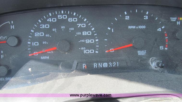 image for item E3797 2004 Ford F450 XL Super Duty utility truck