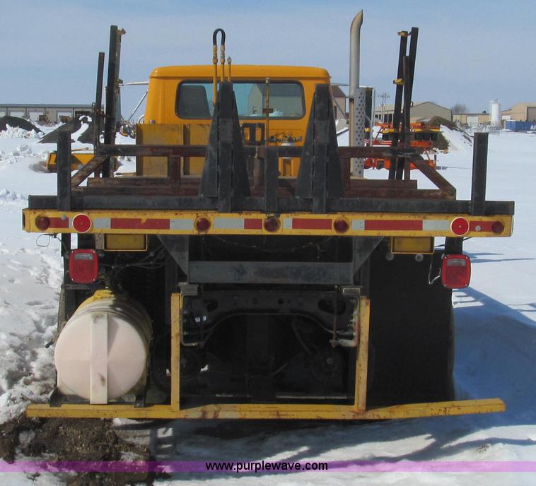 image for item E3798 1998 International 4900 flatbed truck