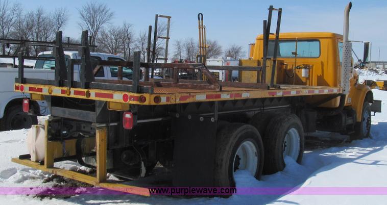 image for item E3798 1998 International 4900 flatbed truck