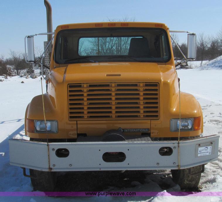 image for item E3798 1998 International 4900 flatbed truck
