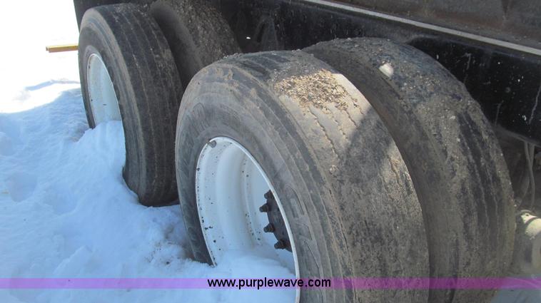 image for item E3798 1998 International 4900 flatbed truck