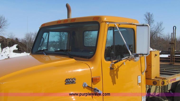 image for item E3798 1998 International 4900 flatbed truck
