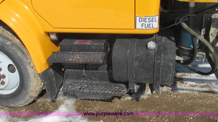 image for item E3798 1998 International 4900 flatbed truck