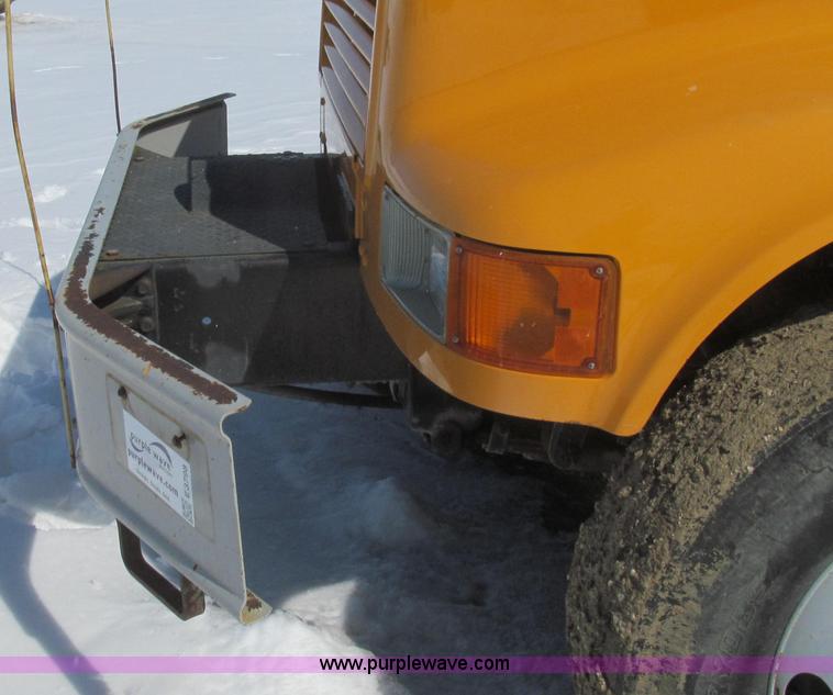 image for item E3798 1998 International 4900 flatbed truck