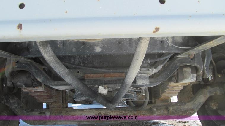 image for item E3798 1998 International 4900 flatbed truck