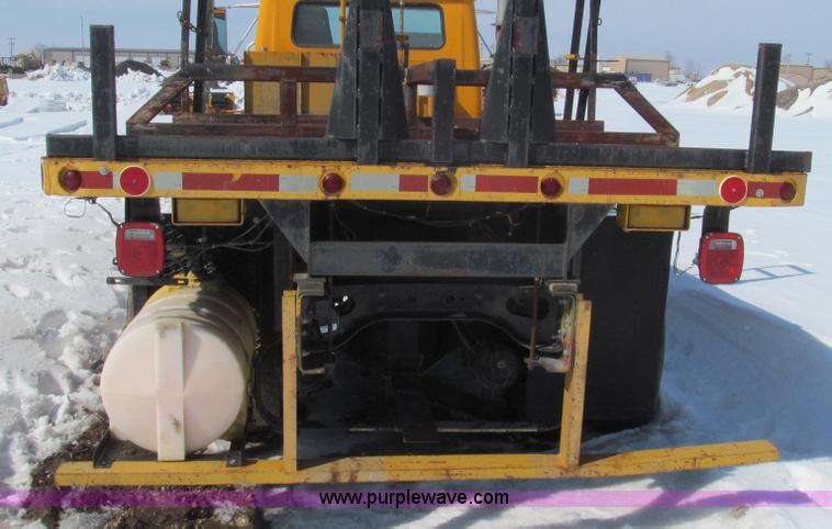 image for item E3798 1998 International 4900 flatbed truck