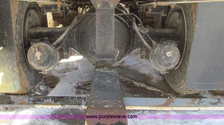 image for item E3798 1998 International 4900 flatbed truck