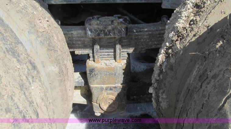 image for item E3798 1998 International 4900 flatbed truck