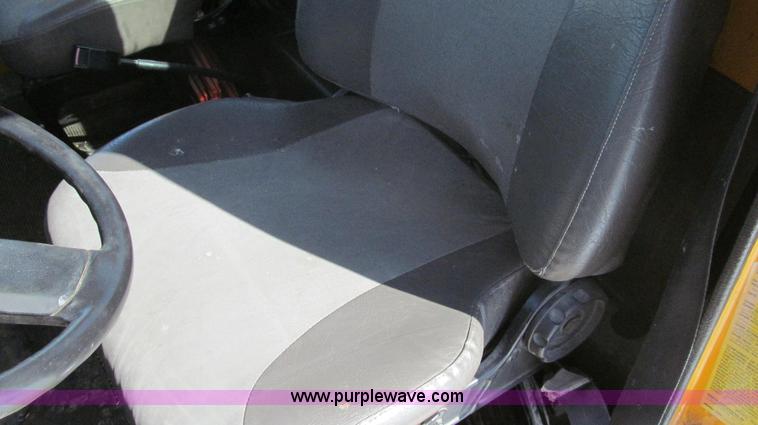 image for item E3798 1998 International 4900 flatbed truck