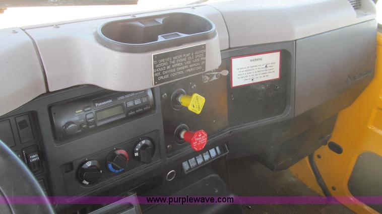 image for item E3798 1998 International 4900 flatbed truck