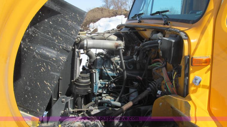 image for item E3798 1998 International 4900 flatbed truck