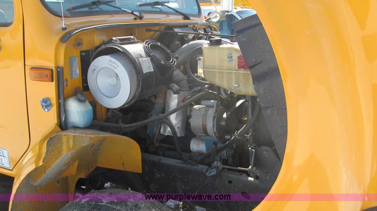 image for item E3798 1998 International 4900 flatbed truck