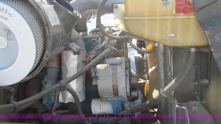 image for item E3798 1998 International 4900 flatbed truck