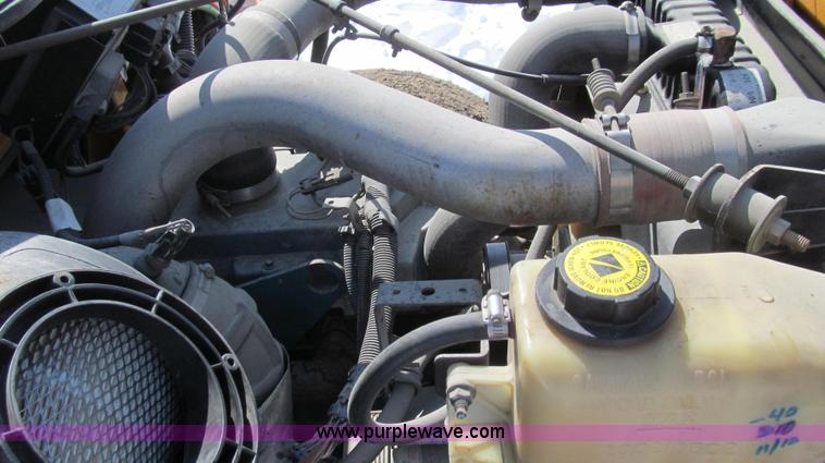 image for item E3798 1998 International 4900 flatbed truck