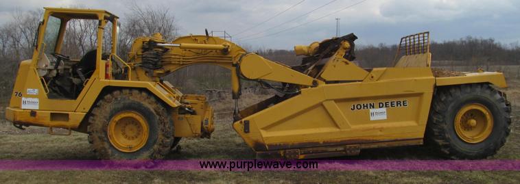 image for item E3812 1989 John Deere 762B scraper
