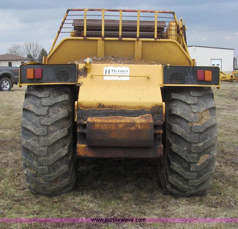 image for item E3812 1989 John Deere 762B scraper