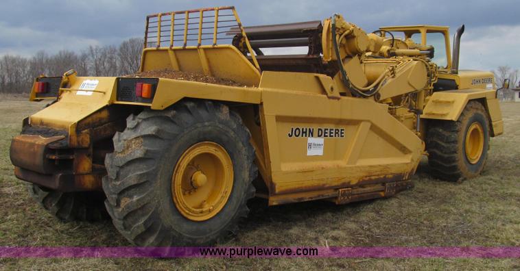 image for item E3812 1989 John Deere 762B scraper