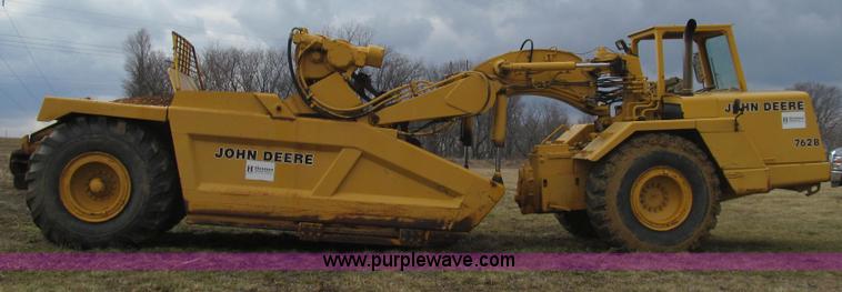 image for item E3812 1989 John Deere 762B scraper