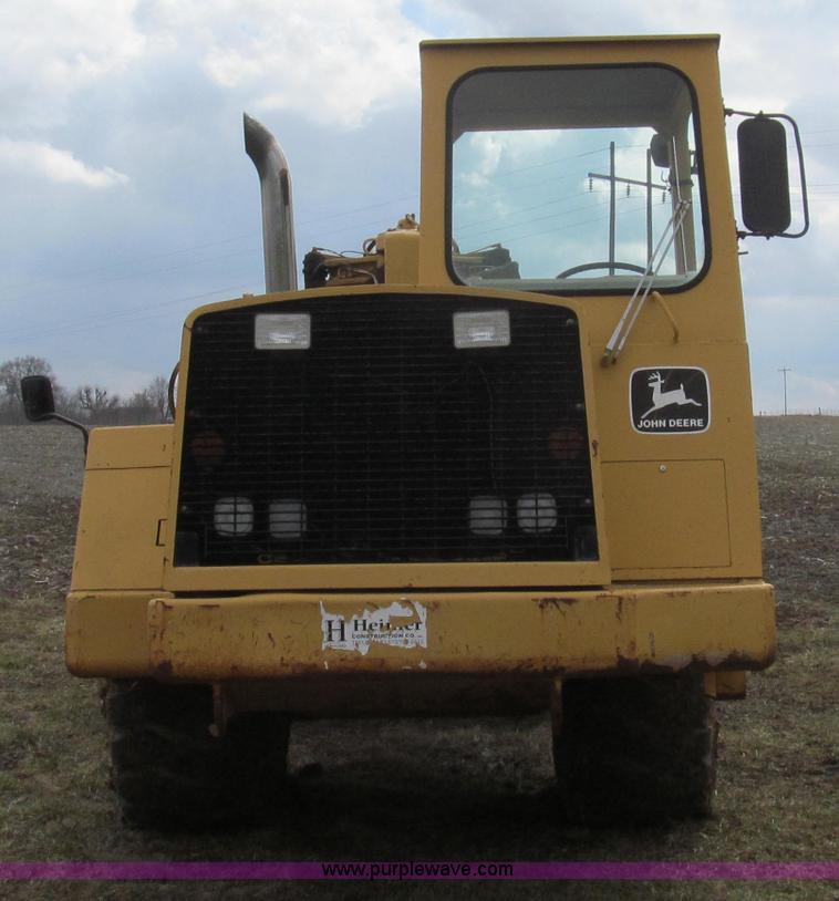 image for item E3812 1989 John Deere 762B scraper