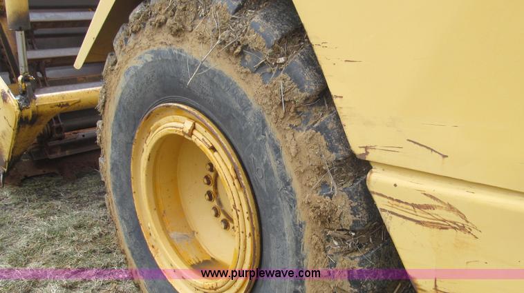 image for item E3812 1989 John Deere 762B scraper