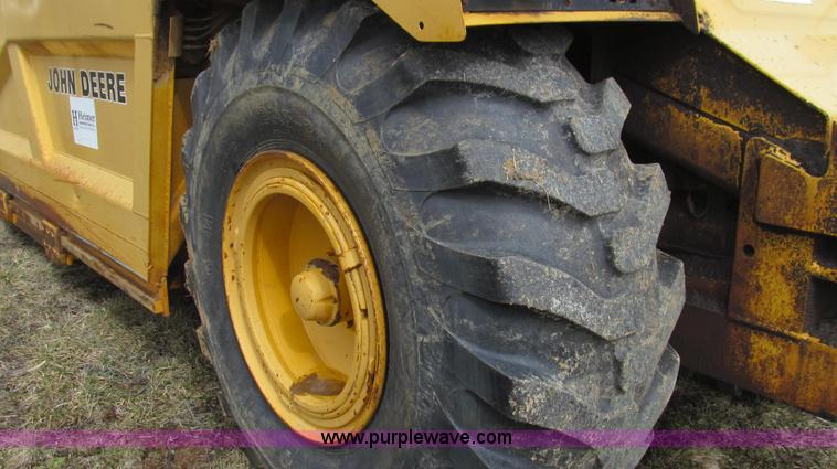 image for item E3812 1989 John Deere 762B scraper