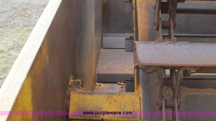 image for item E3812 1989 John Deere 762B scraper