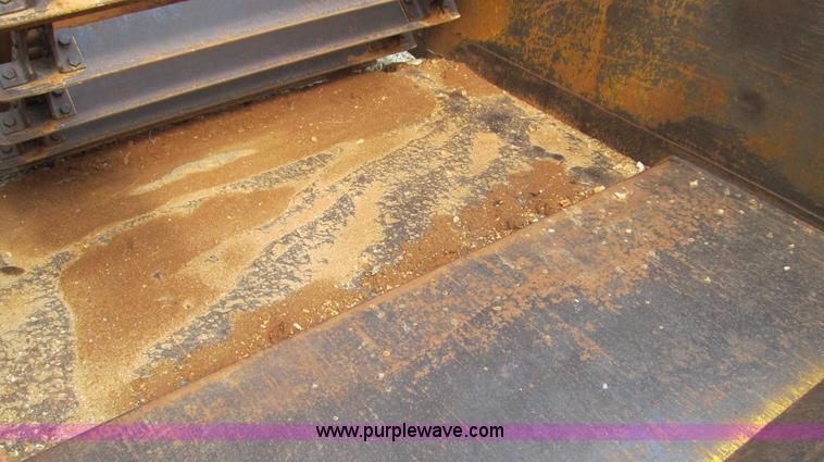 image for item E3812 1989 John Deere 762B scraper