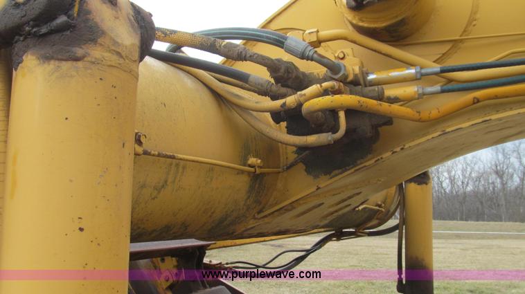 image for item E3812 1989 John Deere 762B scraper