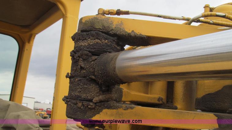 image for item E3812 1989 John Deere 762B scraper