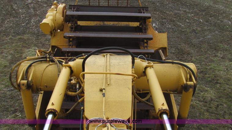 image for item E3812 1989 John Deere 762B scraper