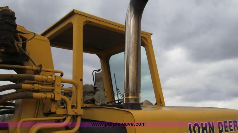 image for item E3812 1989 John Deere 762B scraper