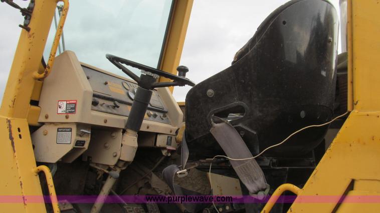 image for item E3812 1989 John Deere 762B scraper