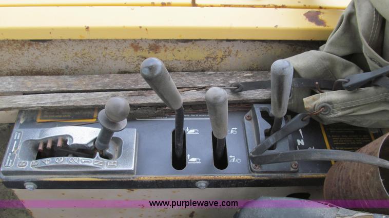 image for item E3812 1989 John Deere 762B scraper