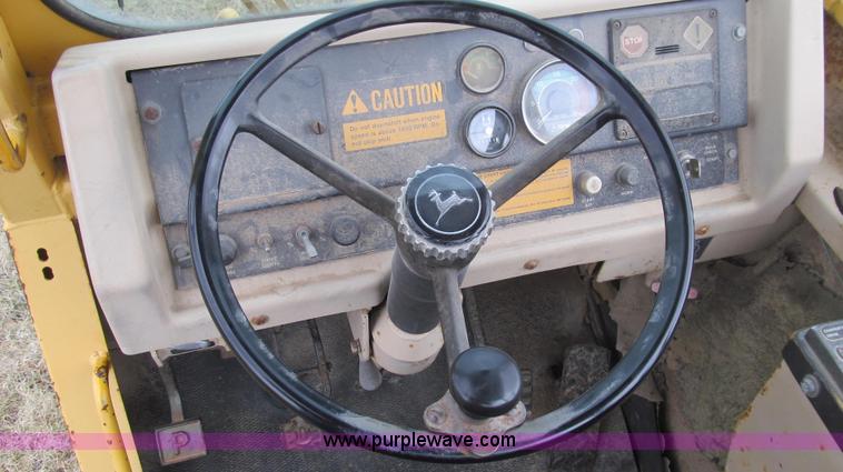 image for item E3812 1989 John Deere 762B scraper