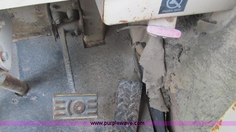 image for item E3812 1989 John Deere 762B scraper