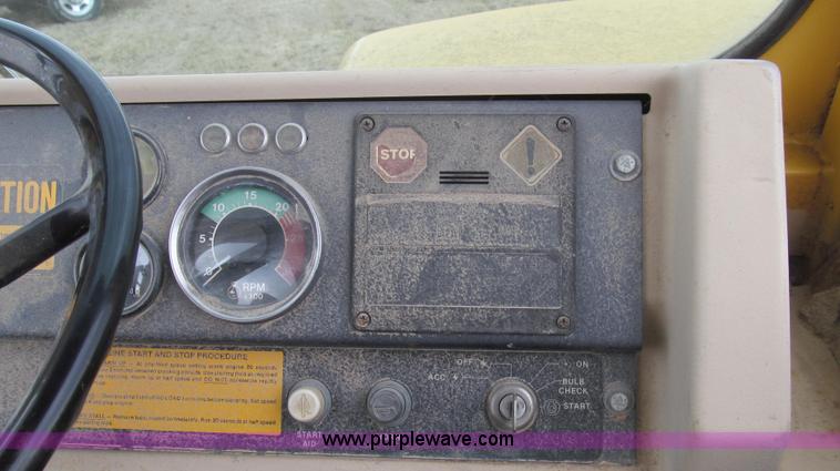 image for item E3812 1989 John Deere 762B scraper