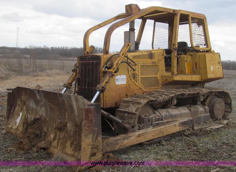 image for item E3813 1988 John Deere 850B dozer