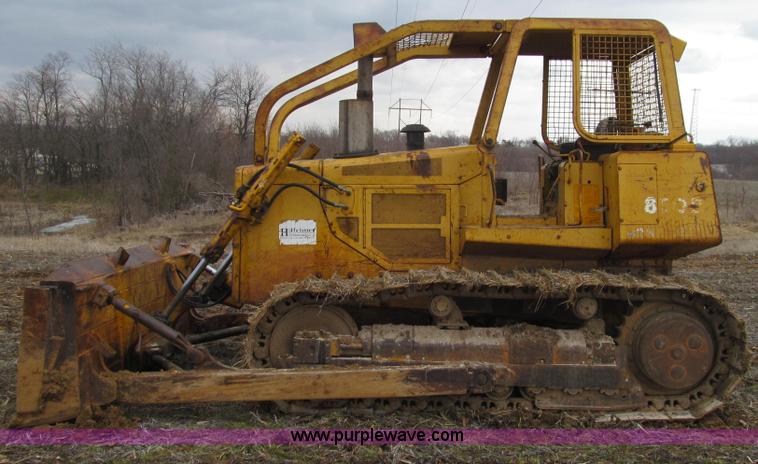 image for item E3813 1988 John Deere 850B dozer