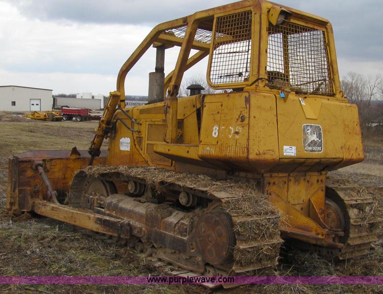 image for item E3813 1988 John Deere 850B dozer