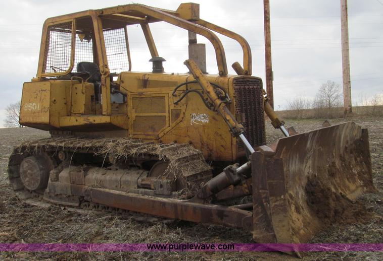 image for item E3813 1988 John Deere 850B dozer