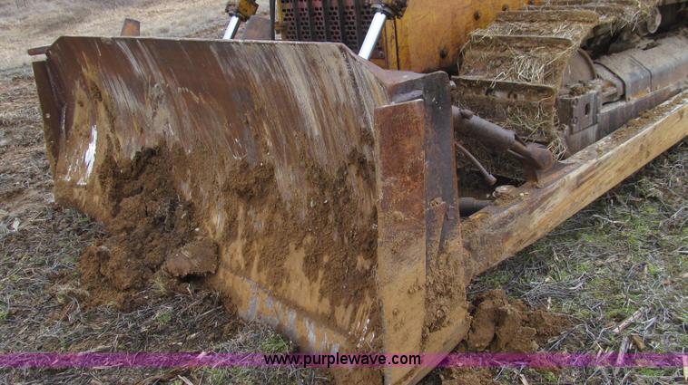 image for item E3813 1988 John Deere 850B dozer